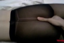 极品粉嫩逼性感骚货的开档丝袜在宾馆被男友猛干的都开线了