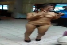 公司年大奶騷妹脫光了唱歌