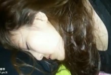 趁白嫩小妞醉酒拍攝其誘人咪咪和小穴