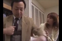 夫の目の前で犯されて 1