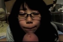 あどけないメガネっ子に口内射精する[日本]