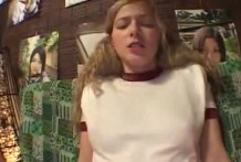 素人セーラー服生中出し 2/3