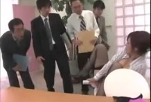 戴眼鏡的女社長の手淫＆大量顏射 ！！1