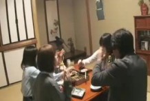 俺の家には娘が3人と親戚の居候女校生が1人 近親相姦するド変態親父の欲望記録3