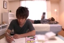 黒パンストが卑猥！美人家庭教師が増大ペニスを見て咥えてきた！