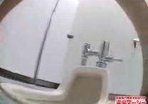 厕所偷拍故意被发现2