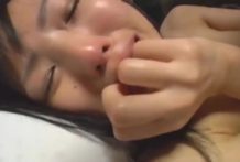 嫌がる女の子に生挿入