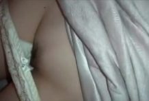 ライブチャット 夜這い 清楚で真面目そうなおさんが寝ているところをガチで夜這いして勝手にハメ撮影