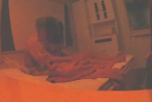 彼氏がいるのに我慢できずに咥えたがるセフレ隠し撮り2